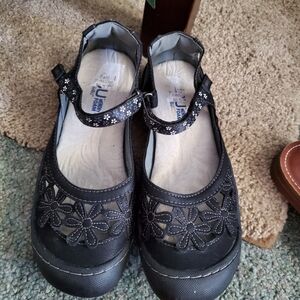 JBU Sandals/sneakers